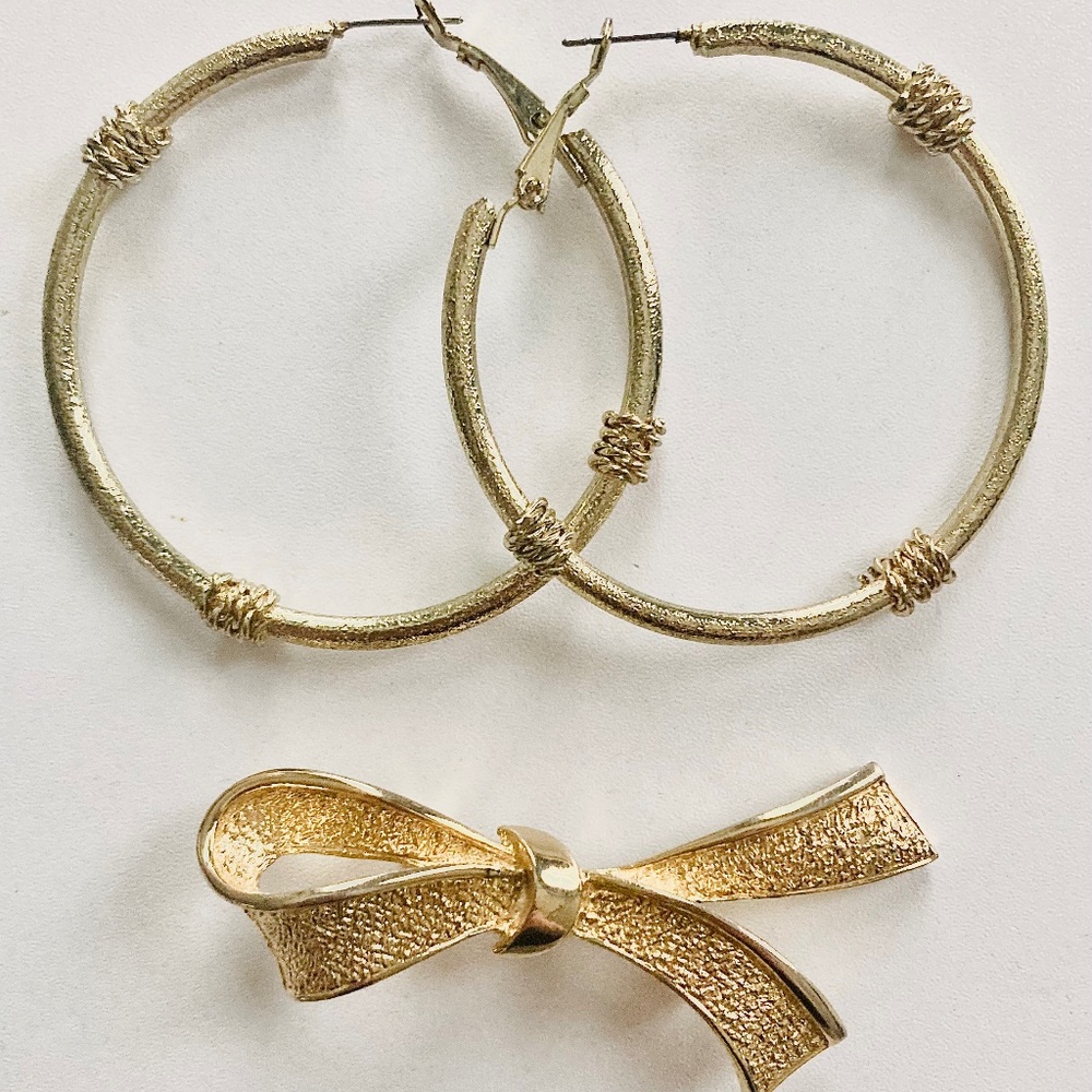 Gold-Toned Textured Earrings and Bow-Tie Brooch